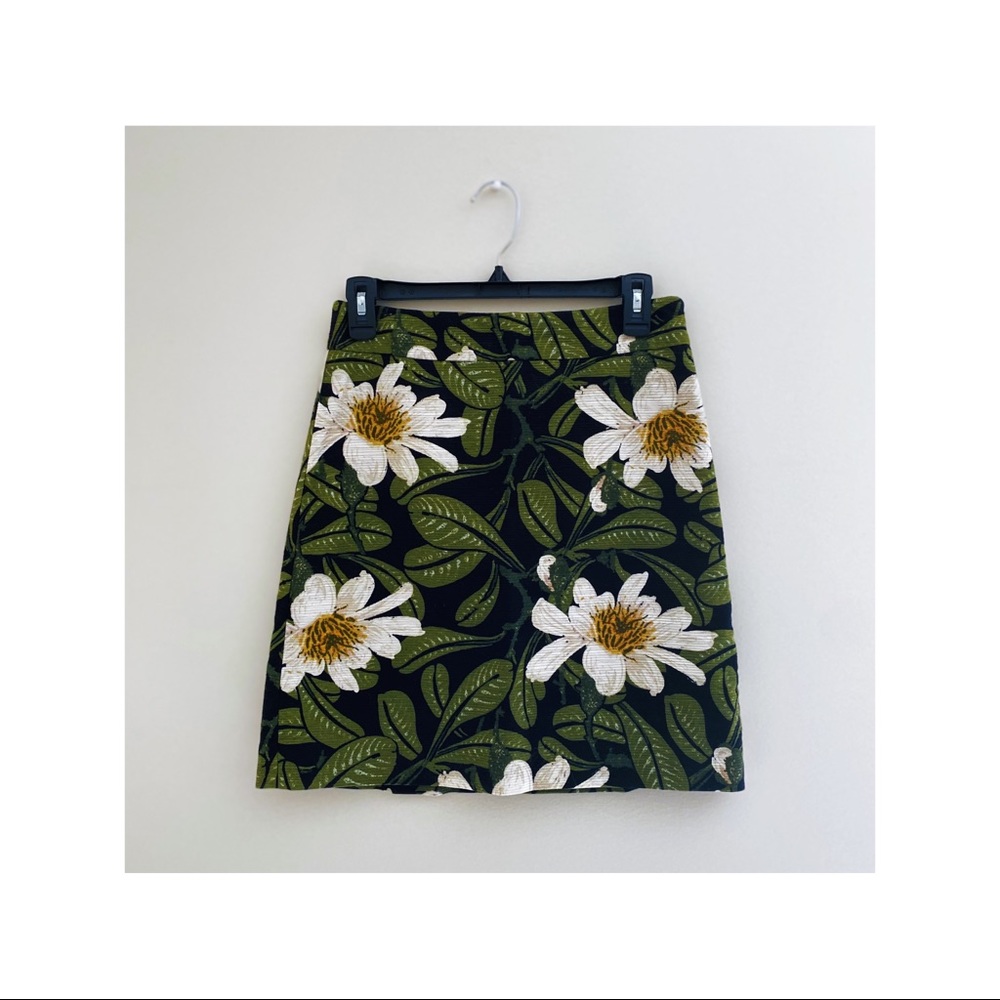 Floral Mini Skirt • Ann Taylor • Size 0 (fits 4)